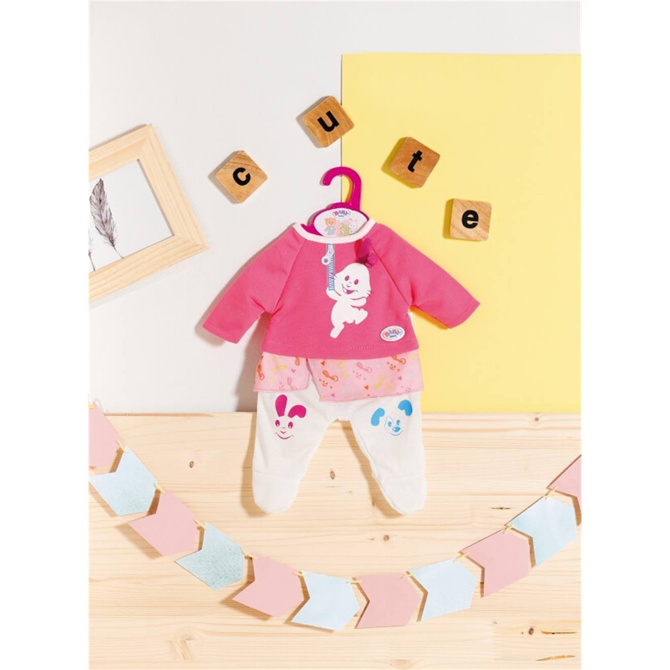 Grenouillère Rose Pour Poupée BABY Born (36 Cm) - Détails Bleus, Imprimé Mignon - Pyjama Doux Et Facile à Enfiler
