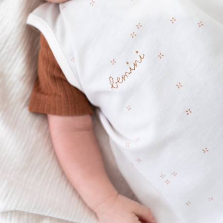 Gigoteuse sans manches été  - tog 0.5 jersey Art deco+Dots ecru+Flamingo+Heidi carmin+Heidi ocre+Heidi opalin+Mario turquoise+Mini lunar+Mini pudding+Mini stone+Mix grey+Piuma ecru+Stars ecru+Wouff noisette+Wouff spinach 50 - vertbaudet enfant 