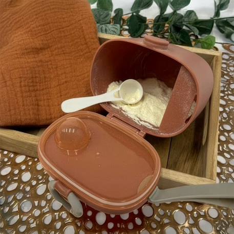 Boîte à lait en poudre doseuse nomade Beige+Terracotta+Vert de gris 8 - vertbaudet enfant 