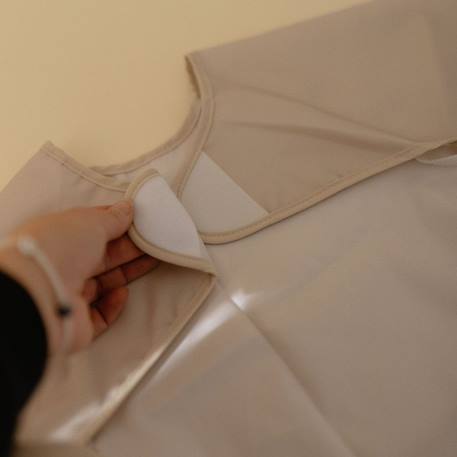 Bavoir bébé manches longues imperméable – protection repas avec poche récupératrice Beige+Rose 3 - vertbaudet enfant 