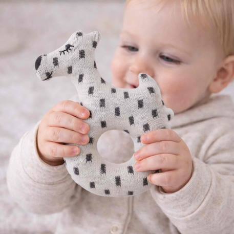 Hochet tricoté en coton bio Beige, chien+Beige, singe+Bleu, ourson+Gris, dino+Multicolore, lapin+Multicolore, toucan+Rose 2 - vertbaudet enfant 
