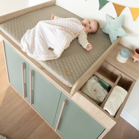 Chambre bébé évolutive - lit + commode à langer selva Vert sauge - noyer de virginie 5 - vertbaudet enfant 