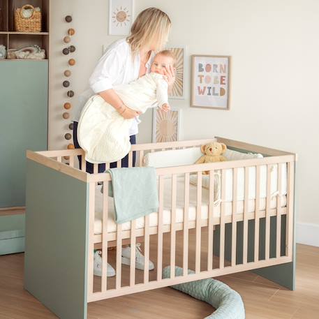 Chambre bébé évolutive - lit + commode à langer selva Vert sauge - noyer de virginie 6 - vertbaudet enfant 