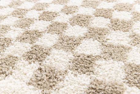 Tapis damier poils longs doux et volumineux checkers Beige sable+Bleu naturel+Gris minéral+Jaune naturel+Rose poudrée+Terracotta+Vert naturel 6 - vertbaudet enfant 