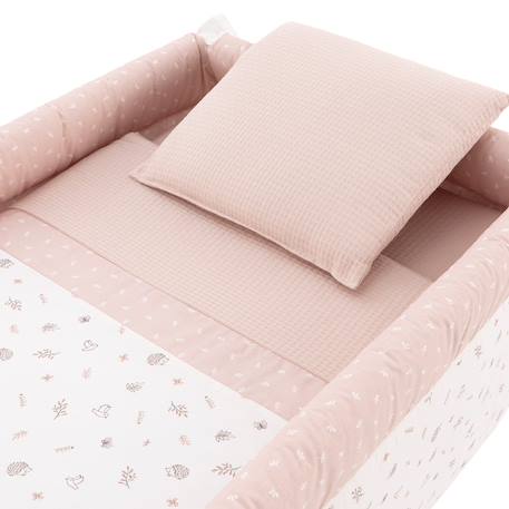 Berceau à pieds croisés en bois de hêtre avec roulettes et matelas Beige / Blanc / Camel+Beige / Blanc / Gris+Beige / Blanc / Rose+Beige / Rose+Beige / Vert / Blanc à motifs+Blanc / Beige+Blanc / Gris+Blanc / Rose+Blanc / Rose à motifs+Vert / Blanc+Vert / Blanc à motifs 29 - vertbaudet enfant 