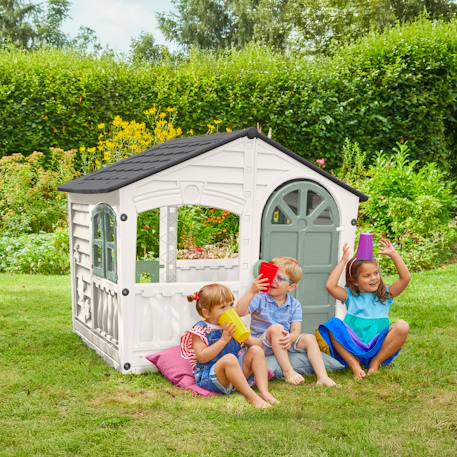 Cabane enfant avec balcon et fenêtres ouvrantes – maisonnette de jardin – dès 18 mois Blanc crème - gris - vert sauge 2 - vertbaudet enfant 
