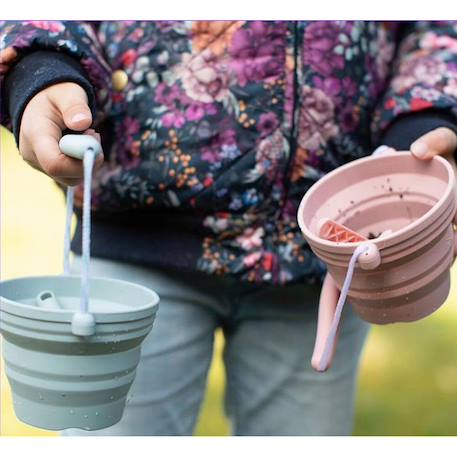 Seau pliable en silicone avec truelle – jouet de jardin et de plage souple et coloré bleu pastel+Light dusty purple+Midnight blue+Sage green+Vert menthe 3 - vertbaudet enfant 