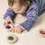 Hochet sensoriel donut calme Bleu+Jaune+Orange+Rose+Rouge+Turquoise+Vert+Violet 30 - vertbaudet enfant 