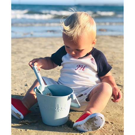 Seau de plage en silicone souple Bleu+Bleu gris+Blue+Dark moss green+Grey+Gris+Mint+Mustard+Orange+Petrol blue+Purple+Red+Rose+Rouge cerise+Sage green+Violet 4 - vertbaudet enfant 