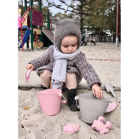 Seau de plage en silicone souple Bleu+Bleu gris+Blue+Dark moss green+Grey+Gris+Mint+Mustard+Orange+Petrol blue+Purple+Red+Rose+Rouge cerise+Sage green+Violet 41 - vertbaudet enfant 