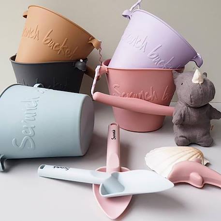 Seau de plage en silicone souple Bleu+Bleu gris+Blue+Dark moss green+Grey+Gris+Mint+Mustard+Orange+Petrol blue+Purple+Red+Rose+Rouge cerise+Sage green+Violet 50 - vertbaudet enfant 