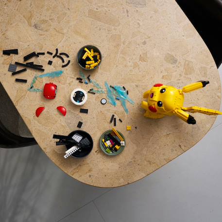 Lego 72152 - pikachu et pokéball Jaune 4 - vertbaudet enfant 