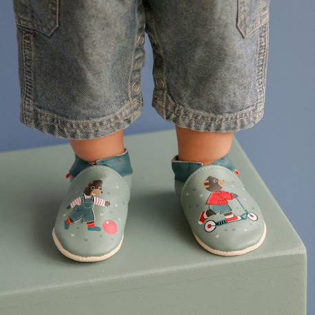 Chaussons bébé cuir souple petit ours brun joue dehors Bleu 3 - vertbaudet enfant 