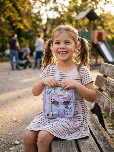 Set beauté 12 accessoires cheveux la reine des neiges avec pochette Bleu et violet 2 - vertbaudet enfant 