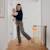 Barrière de sécurité bébé truus slim 75-105 cm à fixation par pression sans perçage Grey+White 4 - vertbaudet enfant 