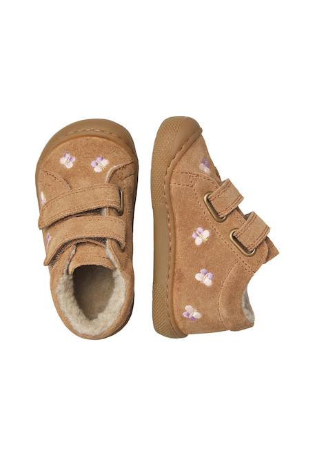 Chaussures premiers pas barefoot bébé fille en daim amur à scratch, broderies papillons Marron-rose 4 - vertbaudet enfant 
