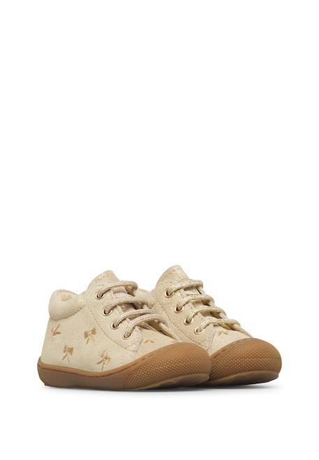 Chaussures premiers pas bébé fille en daim cocoon, broderies nœuds Platine-cognac 2 - vertbaudet enfant 