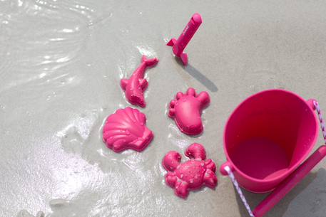Petite pelle de plage - facile à emporter Cherry red 4 - vertbaudet enfant 