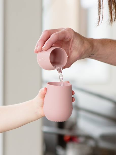 Gobelet d'apprentissage avec paille Mini Cup en silicone Rose blush+Vert sauge 4 - vertbaudet enfant 