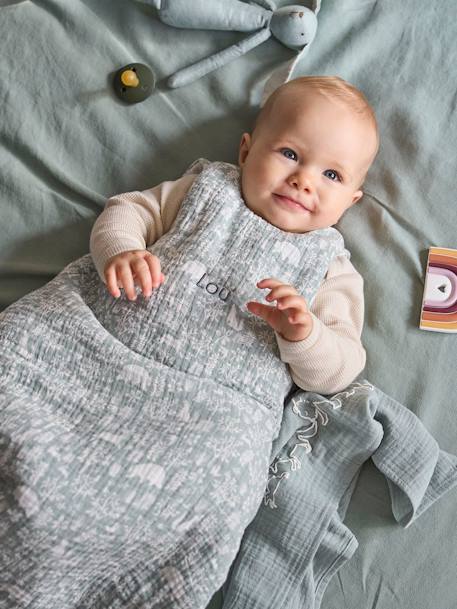 Gigoteuse en gaze de coton personnalisable DANS LES BOIS vert sauge+vieux rose 1 - vertbaudet enfant 