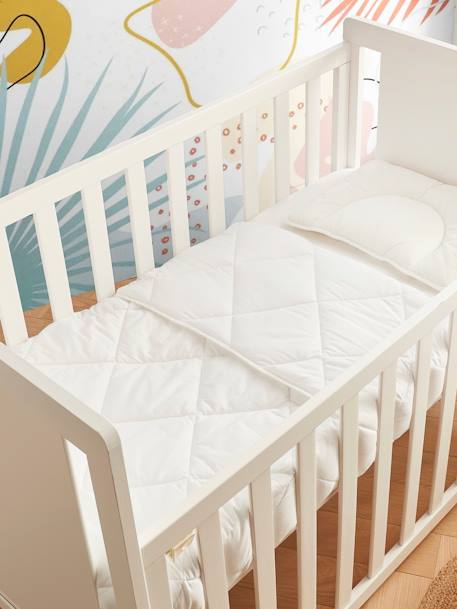 Couette bébé légère Bout d'Chou anti-acariens traitée ProNeem blanc 1 - vertbaudet enfant 