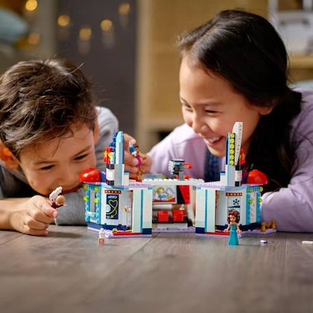 LEGO®  Friends 41448 Le Cinéma de Heartlake City avec Support Téléphone, Jeu Créatif pour Fille et Garçon de 7 ans et plus BLEU 4 - vertbaudet enfant 