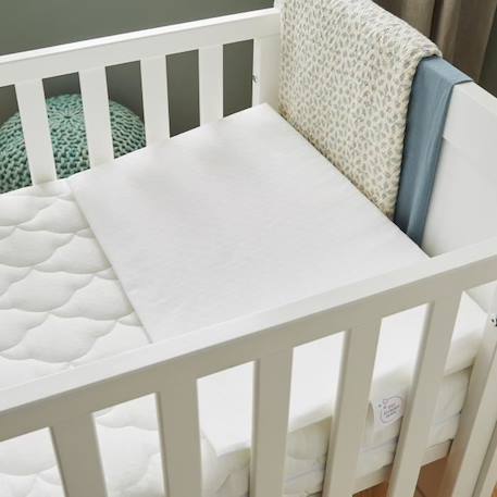 P'tit Lit - Plan Incliné Bébé 60x35 cm - Pour lit 60x120 cm - Limite les reflux - Anti Acariens - Inclinateur 15° - Déhoussable - BLANC 3 - vertbaudet enfant 