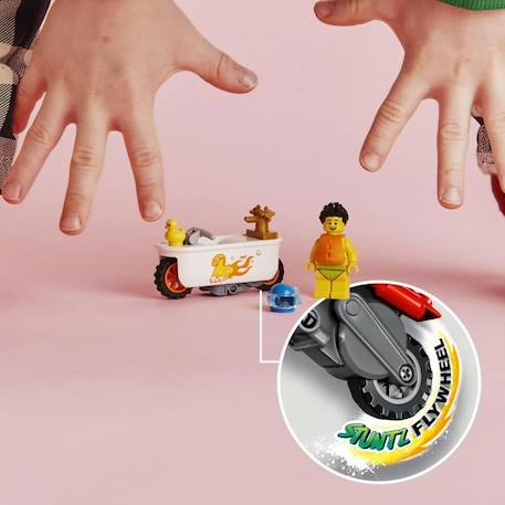 LEGO® City Stuntz La Moto de Cascade Baignoire - Jouet avec Minifigurines de Cascadeurs BLANC 4 - vertbaudet enfant 