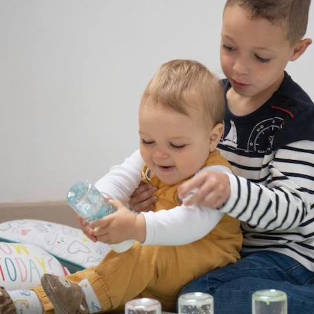 Bouteille sensorielle - coquillages jaunes et roses - L'Atelier Gigogne - apaiser les petites et grandes émotions de votre enfant JAUNE 4 - vertbaudet enfant 