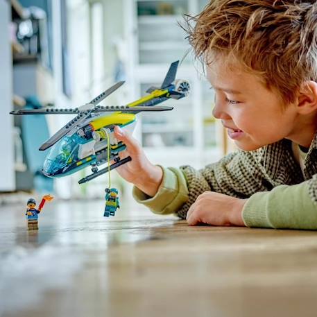 LEGO® 60405 City L’Hélicoptère des Urgences, Jouet pour Enfants, avec Minifigurines : Pilote, Randonneur et Sauveteur ROUGE 5 - vertbaudet enfant 