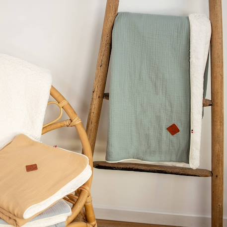Couverture en gaze de coton et sherpa jeanne Beige+Blanc à pois or+Bleu+Camel+Camel à pois or+Écru+Gris+Rose+Terracotta+Vert à pois or+Vert de gris 52 - vertbaudet enfant 