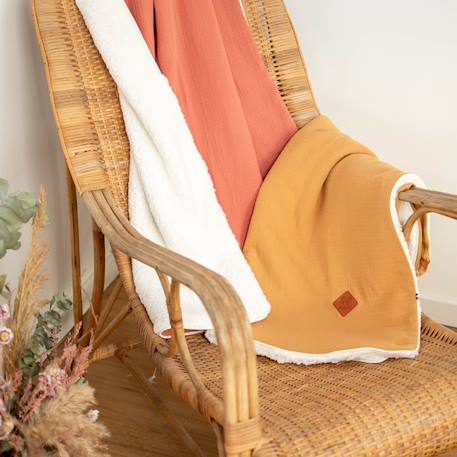 Couverture en gaze de coton et sherpa jeanne Beige+Blanc à pois or+Bleu+Camel+Camel à pois or+Écru+Gris+Rose+Terracotta+Vert à pois or+Vert de gris 42 - vertbaudet enfant 