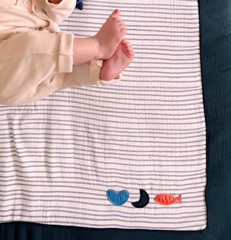 Grand tapis de jeu en double gaze de coton marinière - baby sailor Bleu/blanc 4 - vertbaudet enfant 