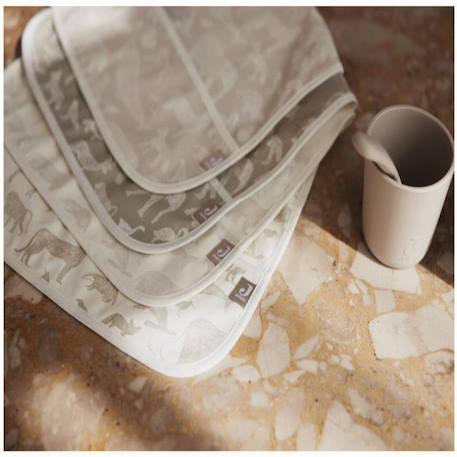 Lot de 2 bavoirs imperméables Beige, blanc+Blanc, vert, jaune+Ecru, marron+Ecru, vert+Marron chataigne+Nougat+Rose des bois+Vert jungle+Vert olive 32 - vertbaudet enfant 