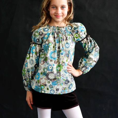 Blouse intersaison fleurie   liberty   col smocks  chimene Bleu lilas+Bleu roi+Marron beige+Orange+Rouge fleuri 11 - vertbaudet enfant 
