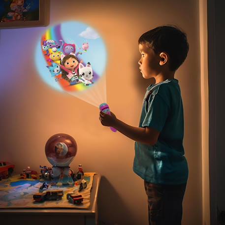 Projecteur à histoires et lampe torche gabby et la maison magique Rose 4 - vertbaudet enfant 