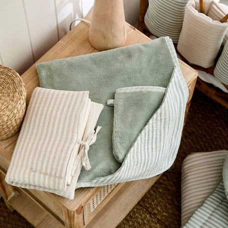 Cape de bain + gant éponge bambou et gaze rayé vert de gris Vert de gris, blanc 2 - vertbaudet enfant 