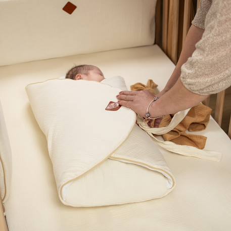 Couverture d'emmaillotage évolutive en gaze de coton jeanne Beige+Blanc+Blanc à pois or+Bleu+Camel+Camel à pois or+Écru+Terracotta+Vert de gris 42 - vertbaudet enfant 