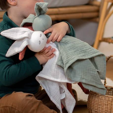 Doudou lapin  en gaze de coton safari Blanc+Vert 12 - vertbaudet enfant 