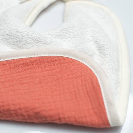 Bavoir à nouer en gaze de coton Jeanne Made in France Beige+Blanc+Bleu+Camel+Écru+Rose+Terracotta+Vert de gris 26 - vertbaudet enfant 